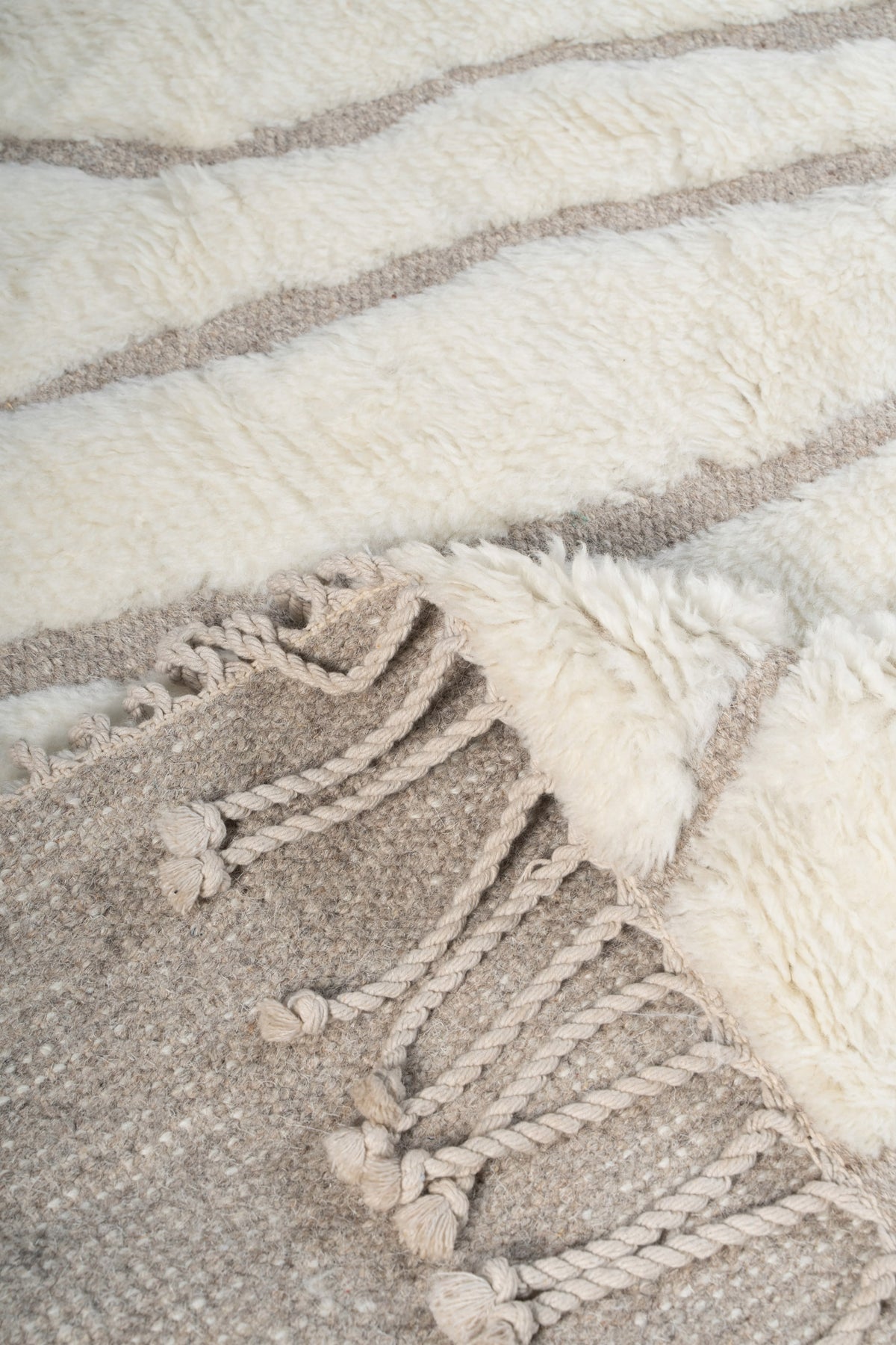 Moroccan Ivory Wool Rug – 100% New Zealand Wool | Handwoven Abstract Line Pattern Rug
