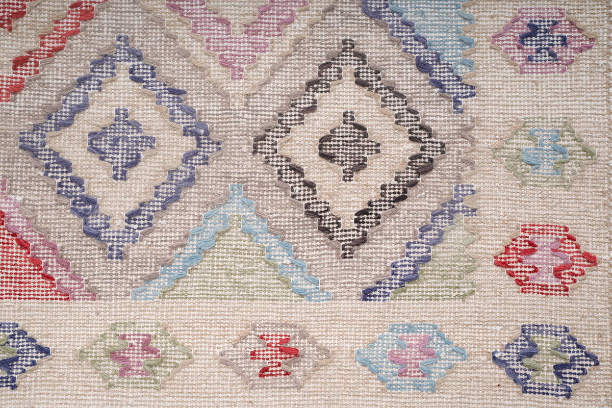 Pastel Geometric Kilim Wool Durrie Rug – Handwoven Ivory Multicolor Carpet