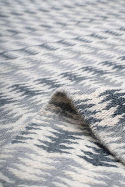 Scandinavian Grey Geometric Wool Durrie Rug – Handwoven Ivory Kilim Carpet
