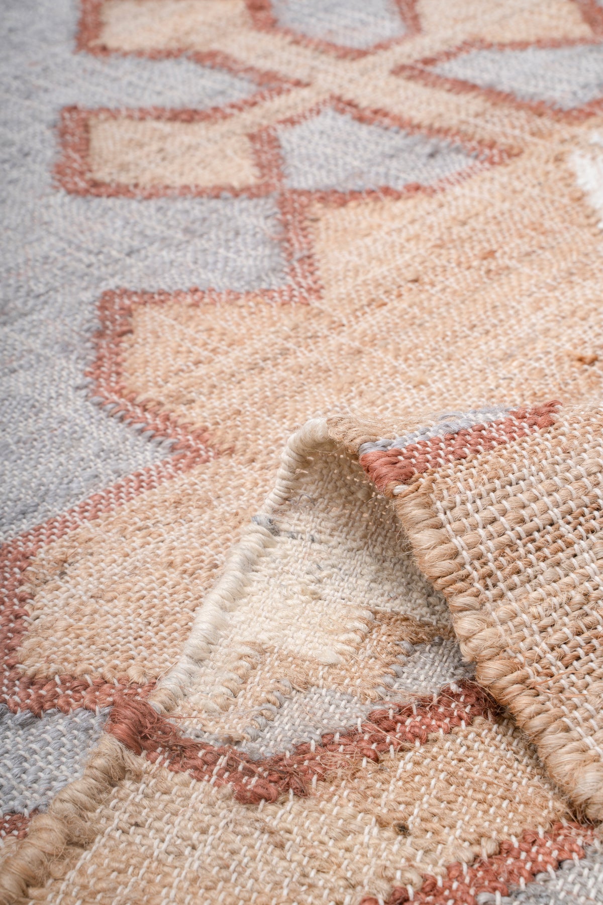 Handwoven Jute Kilim Rug – Beige & Grey Geometric Medallion Durrie