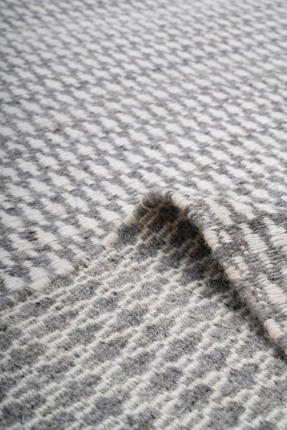 Hand-Woven Wool Flatweave Area Rug – Grey & Off-White Micro Geometric Pattern Rug