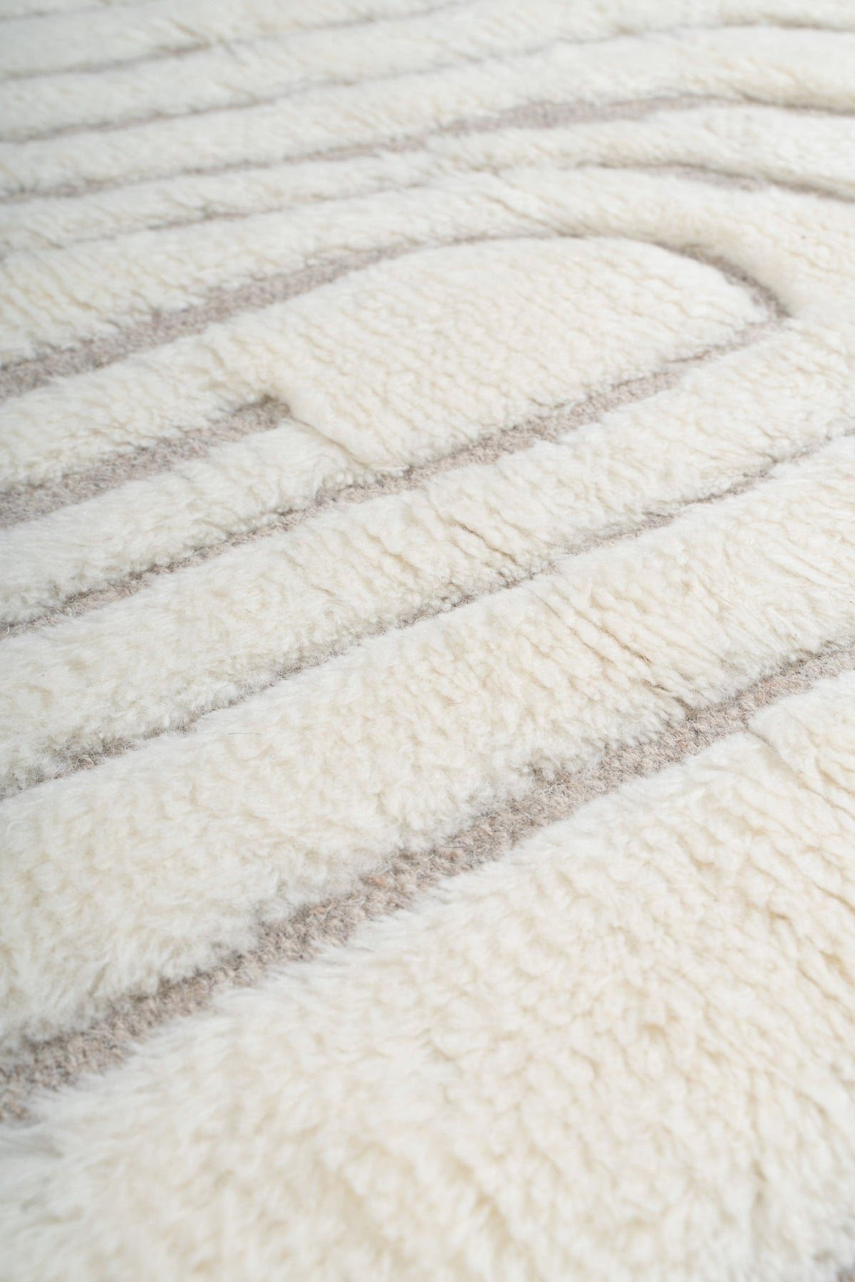 Moroccan Ivory Wool Rug – 100% New Zealand Wool | Handwoven Abstract Line Pattern Rug