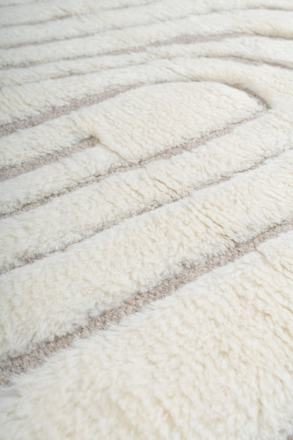 Moroccan Ivory Wool Rug – 100% New Zealand Wool | Handwoven Abstract Line Pattern Rug